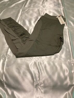 NWT Wearables Olive green Alexa ruched Leggins ,comfy stretch pants‎